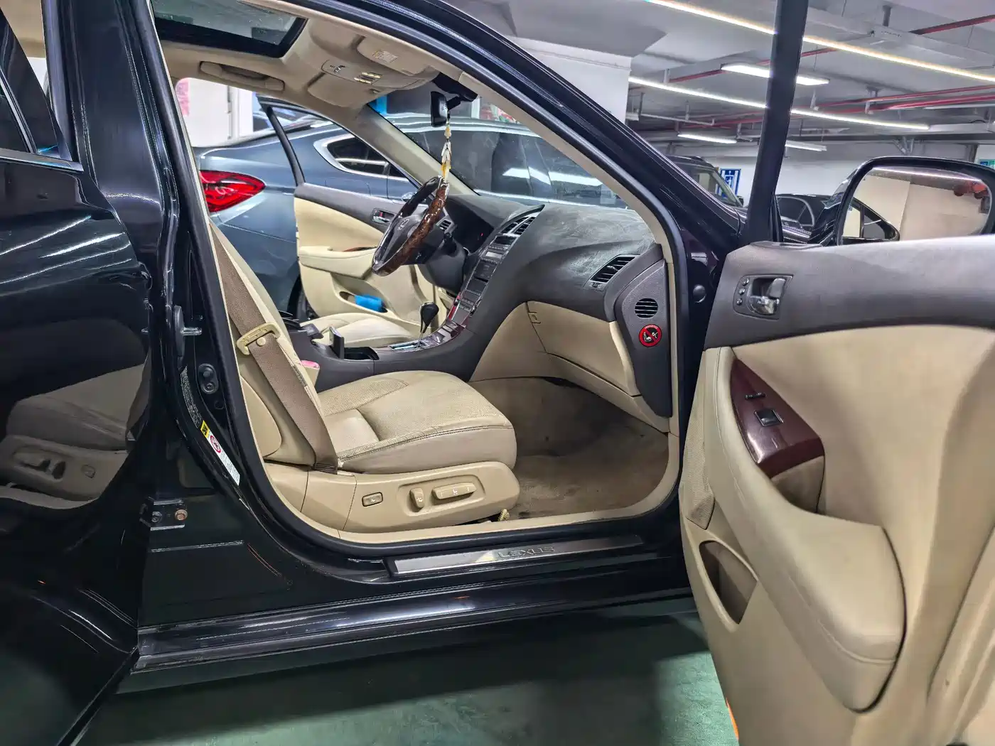 Фото 8 - Lexus ES