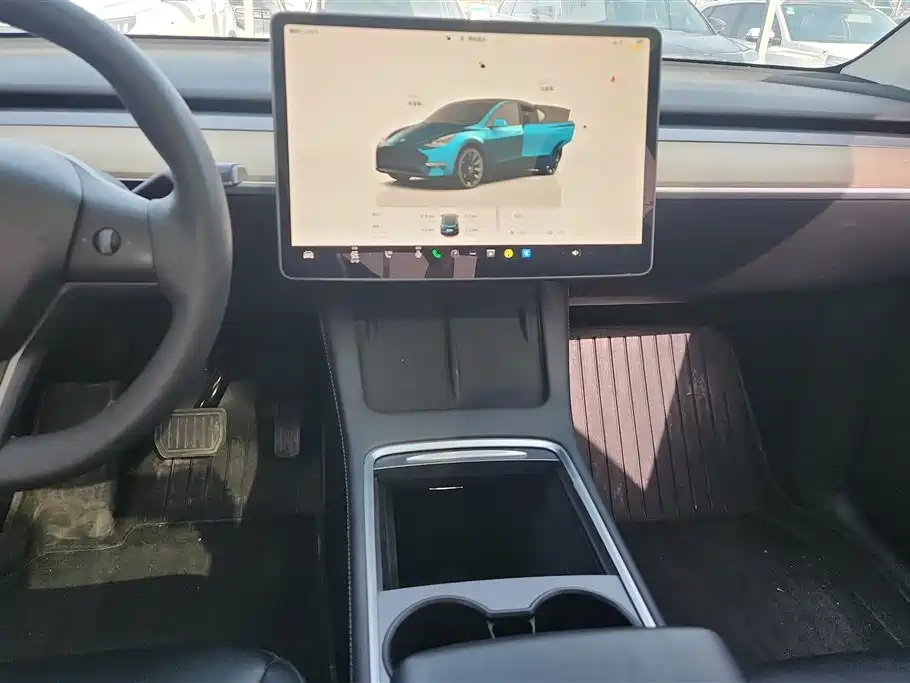 TESLA MODEL Y