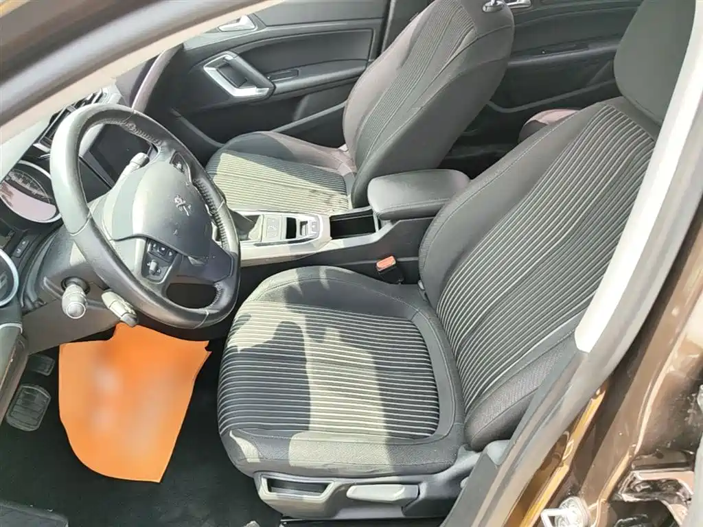 Peugeot 408 2016 1.6T Automatic Luxury Edition фото 15