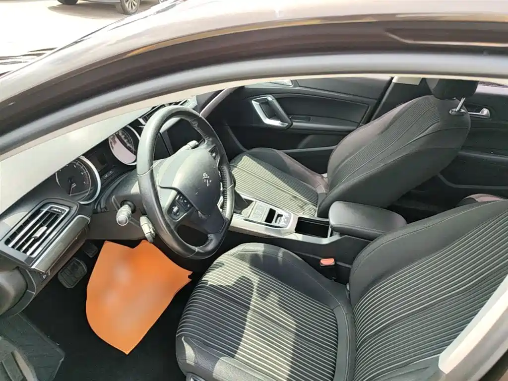 Peugeot 408 2016 1.6T Automatic Luxury Edition фото 16