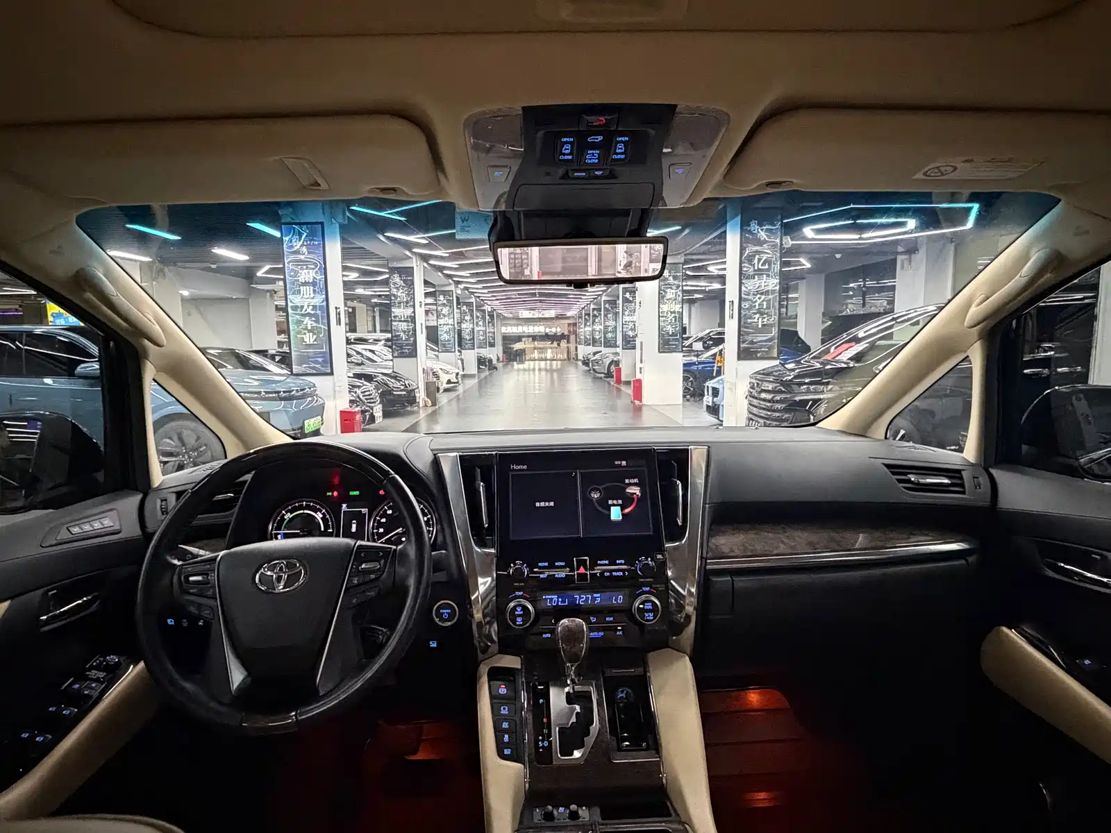 Фото 7 - Toyota Vellfire