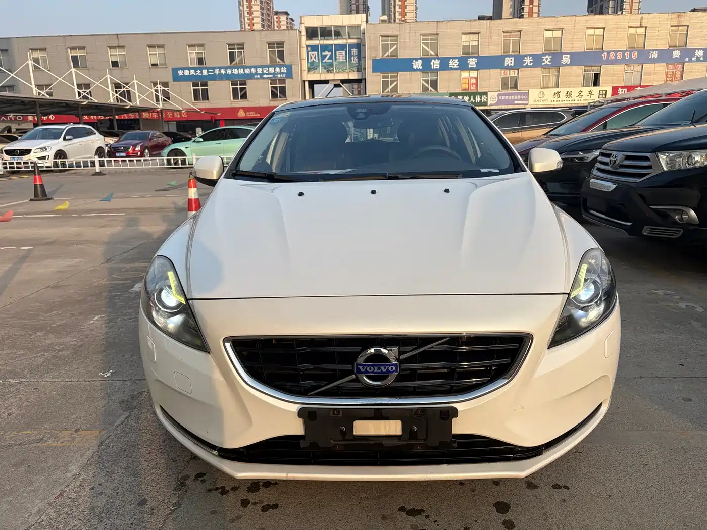 Фото 2 - Volvo V40