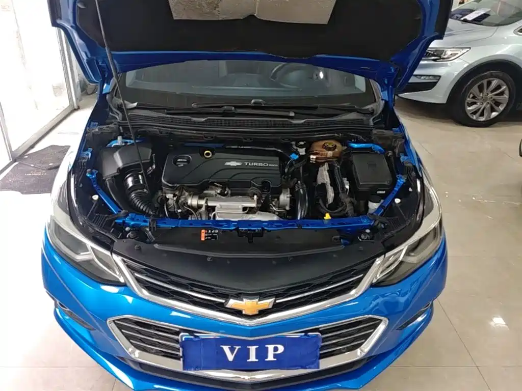 Chevrolet Cruze 2017 1.4T Hatchback DCT Leading Edge Edition фото 20