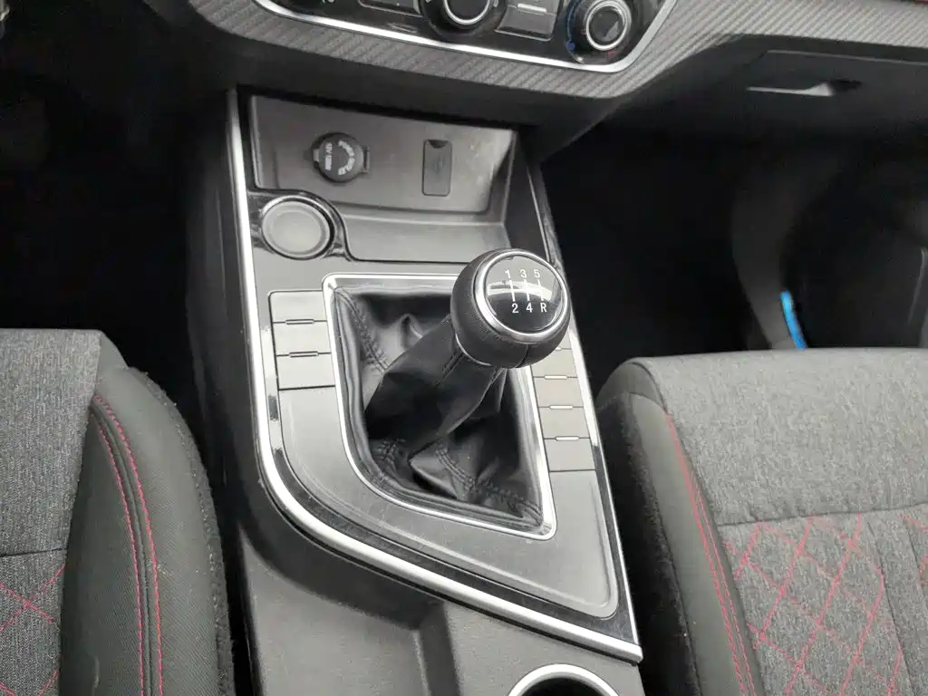 Dongfeng Fengxing Fengxing T5 2020 2020 1.6L Manual Comfort China VI
