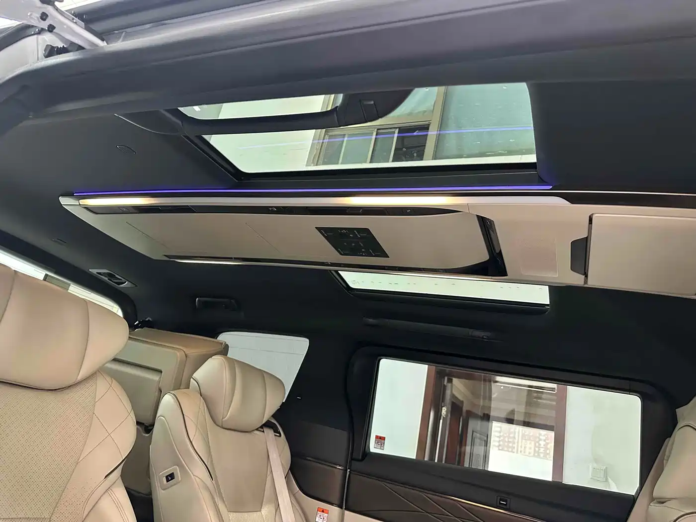 Toyota Vellfire 2024 Crown Hybrid 2.5L Executive Premium Edition фото 19