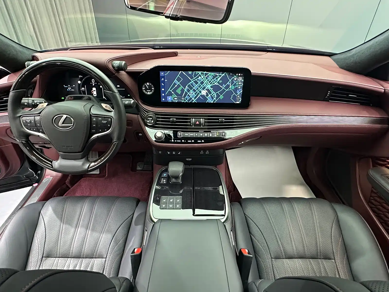 Фото 34 - Lexus LS
