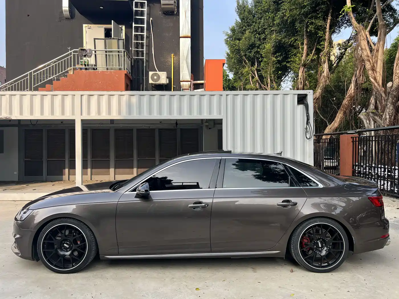 Audi A4L 2017 Model 45 TFSI quattro Sport Version фото 9
