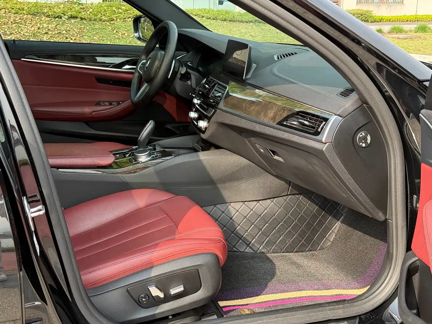 BMW 5 Series 2019 530Li Leading M Sport Package фото 10