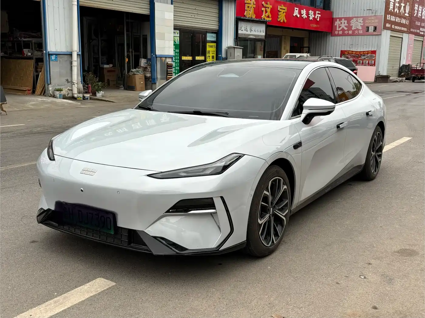 GEELY GALAXY GALAXY E8