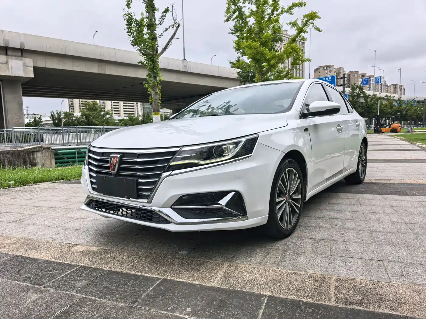  Roewe Roewe i6 2020 PLUS 1.6L CVT 4G Connected Glory Holographic Edition