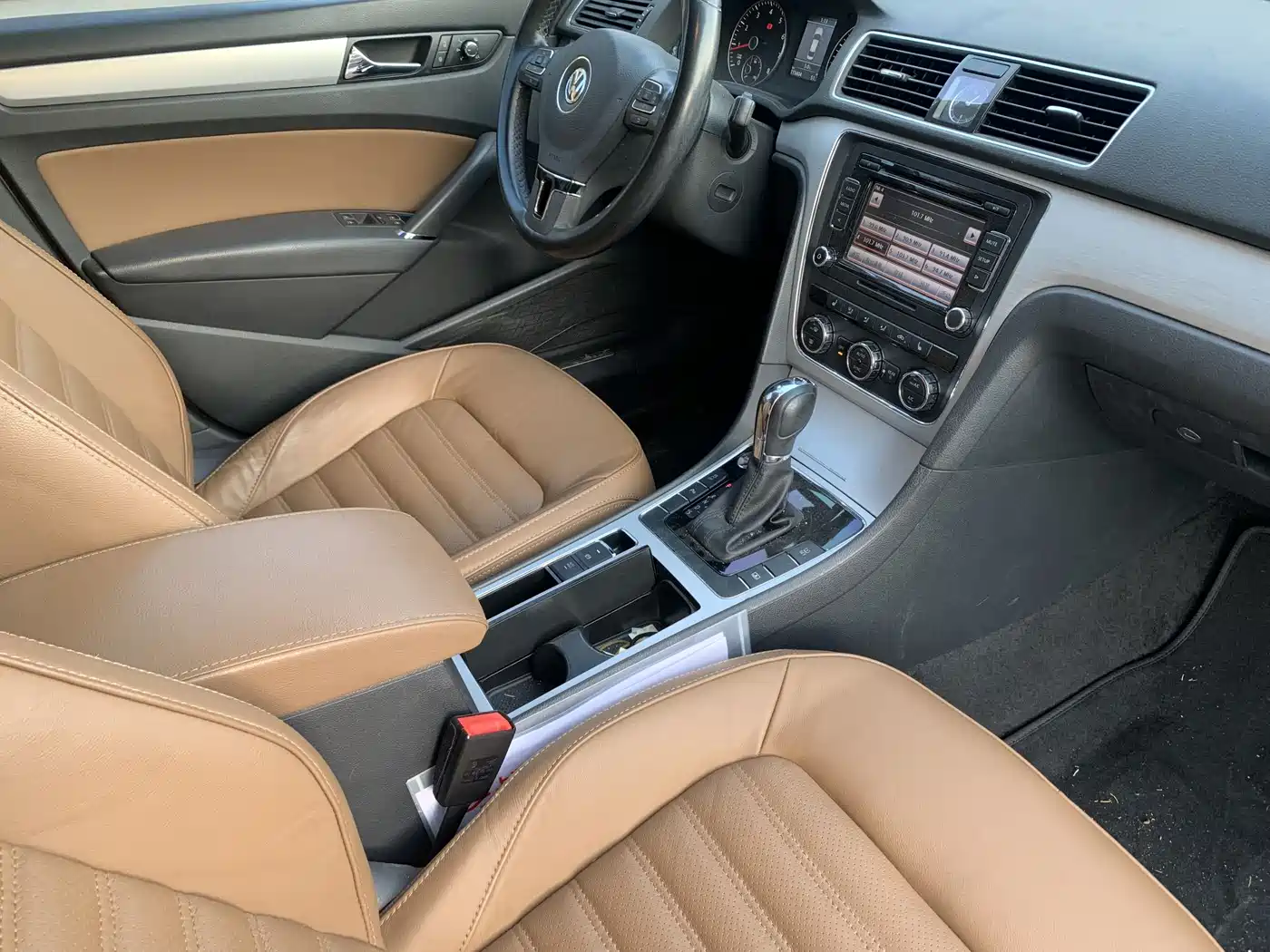 Volkswagen Passat 2014 2.0TSI DSG Executive Edition фото 10