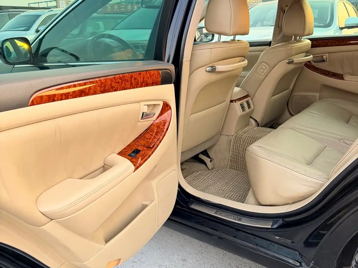 Toyota Crown 2006 2005 Model 3.0L Royal Saloon