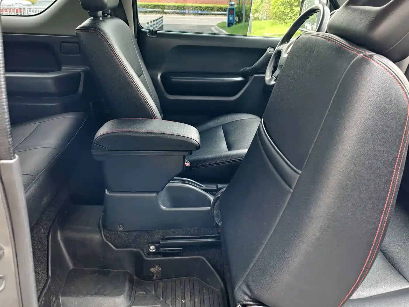 Suzuki Jimny (Import) 2011 2011 1.3 AT Navigation Edition