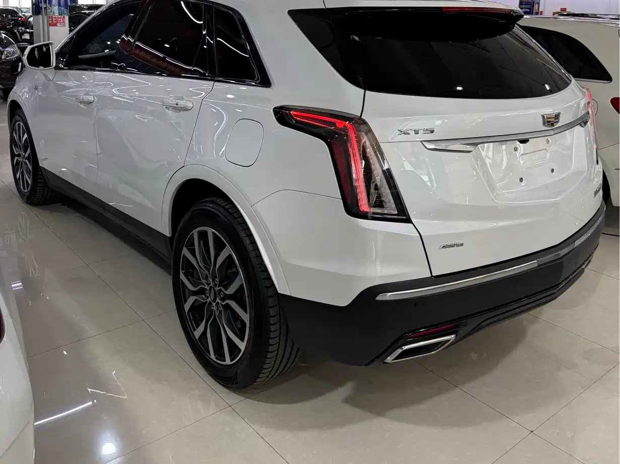 Фото 9 - Cadillac XT5