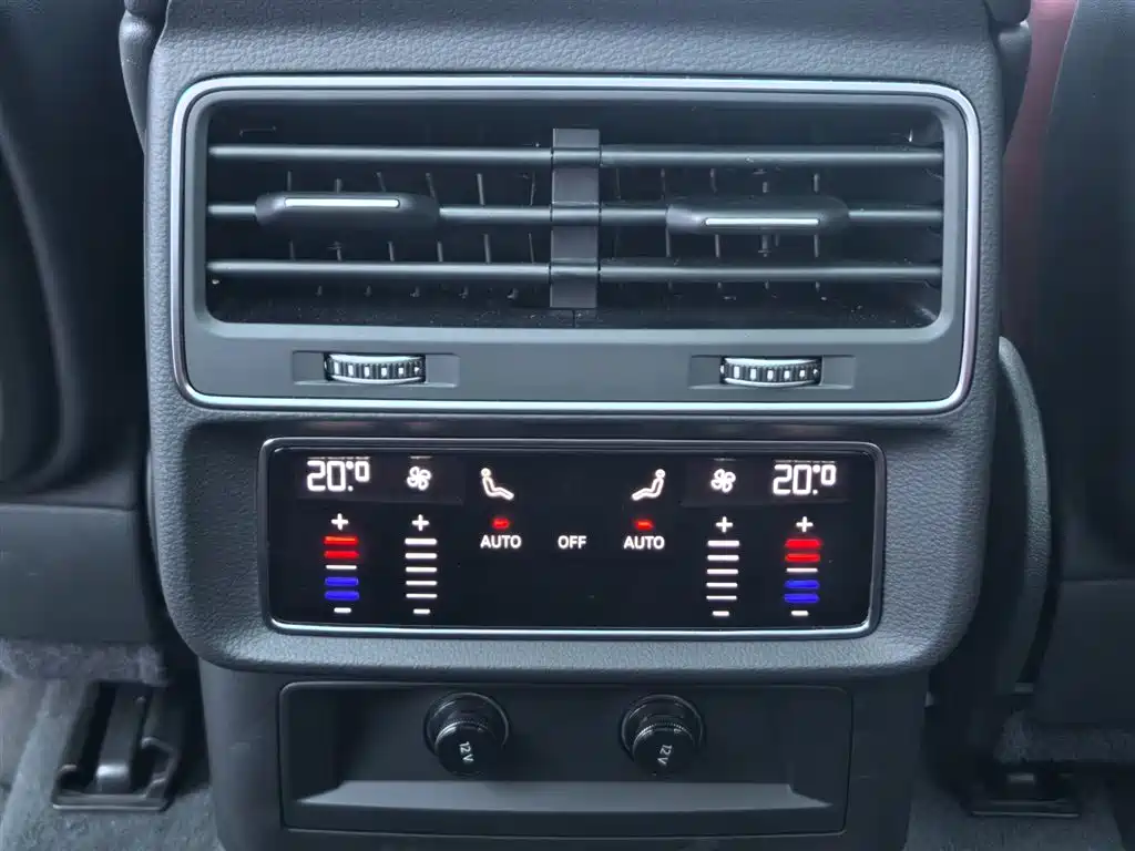 Audi SQ7 2024 4.0 TFSI фото 9