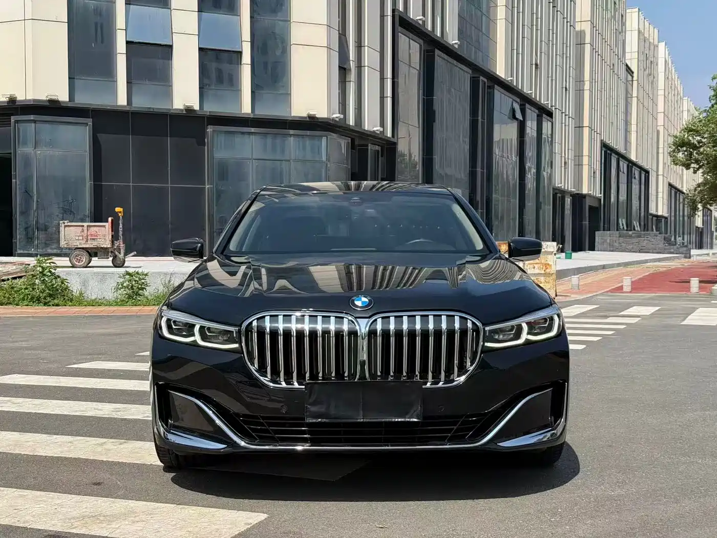 Photo 2 - BMW 7 Series
