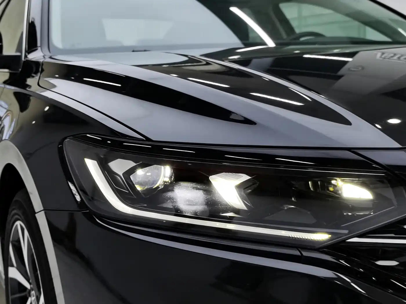 Volkswagen Passat 2024 Model 380TSI Starlight Elite фото 19