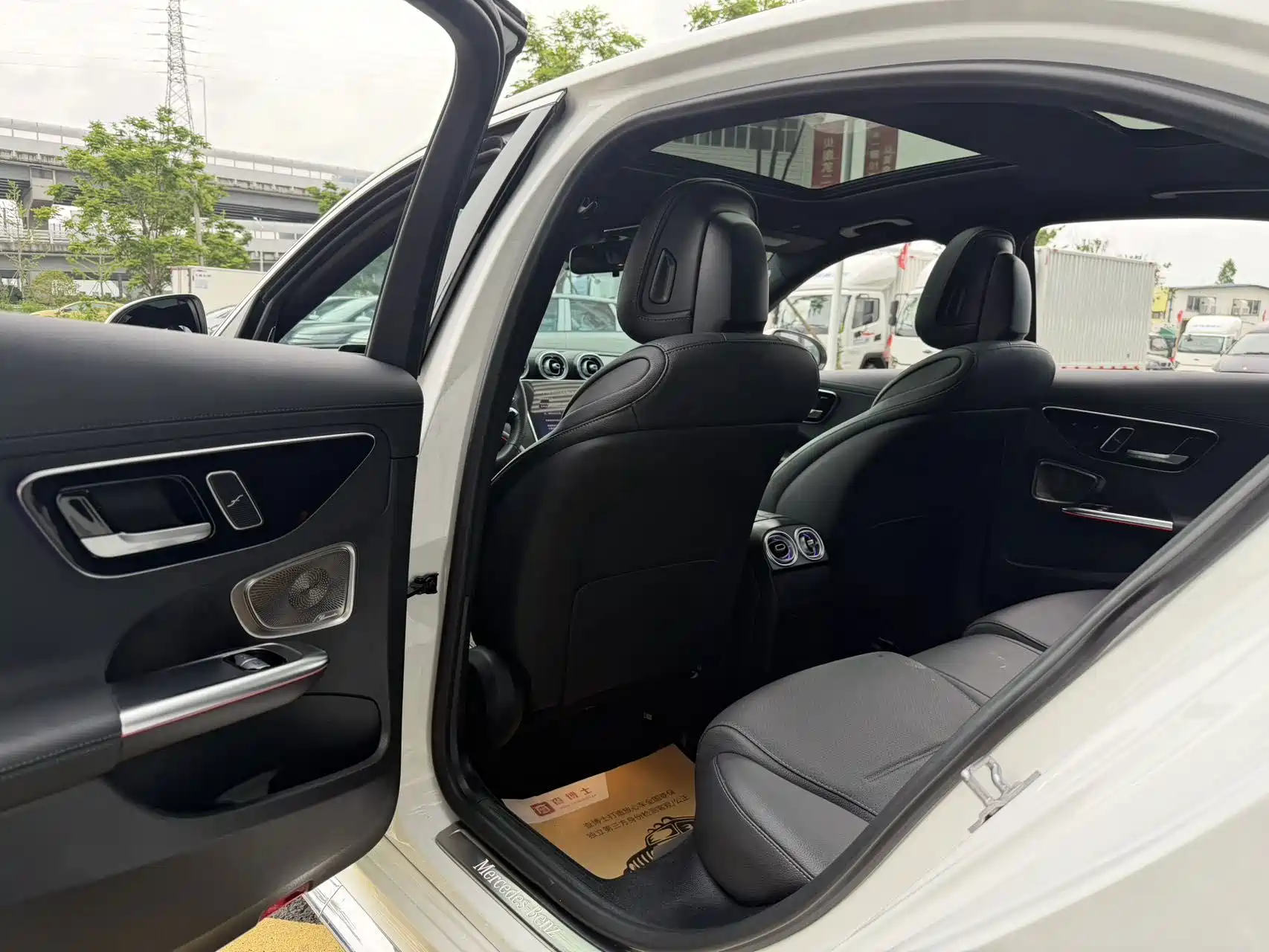 Фото 10 - Mercedes-Benz C-Class