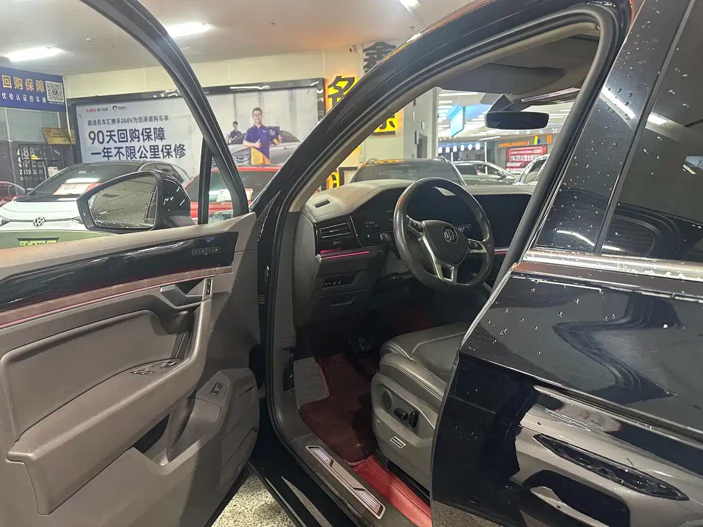 Volkswagen Touareg 2019 3.0TSI Sharp Edge Edition China VI фото 4