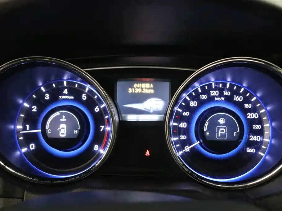 Hyundai Sonata 2013 2.4L Automatic Luxury Edition (China IV) фото 6