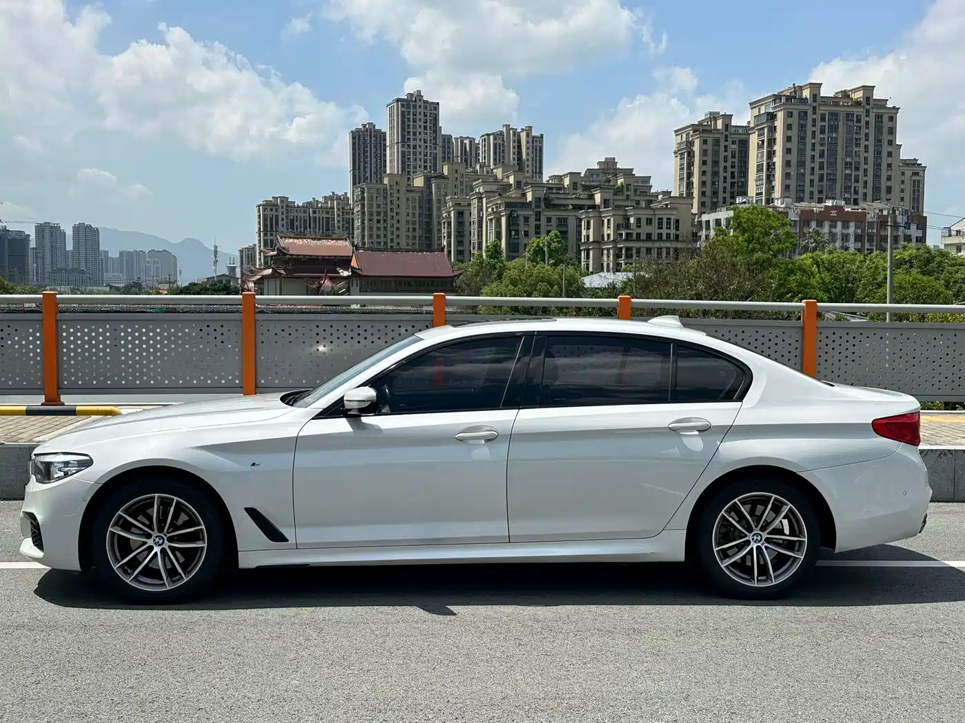 BMW 5 Series 2019 525Li M Sport Package фото 16