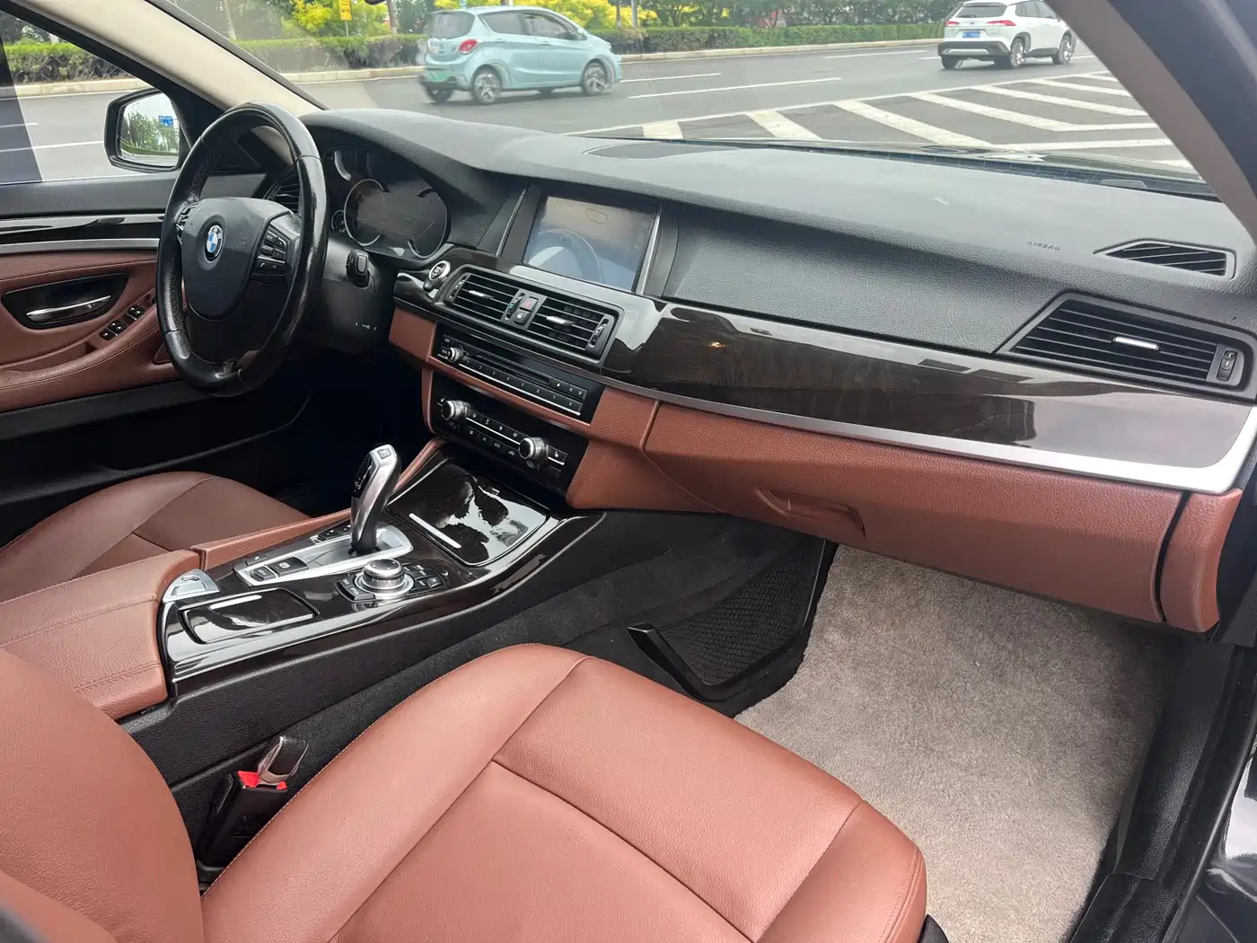 BMW 5 Series 2014 525Li Leading фото 4
