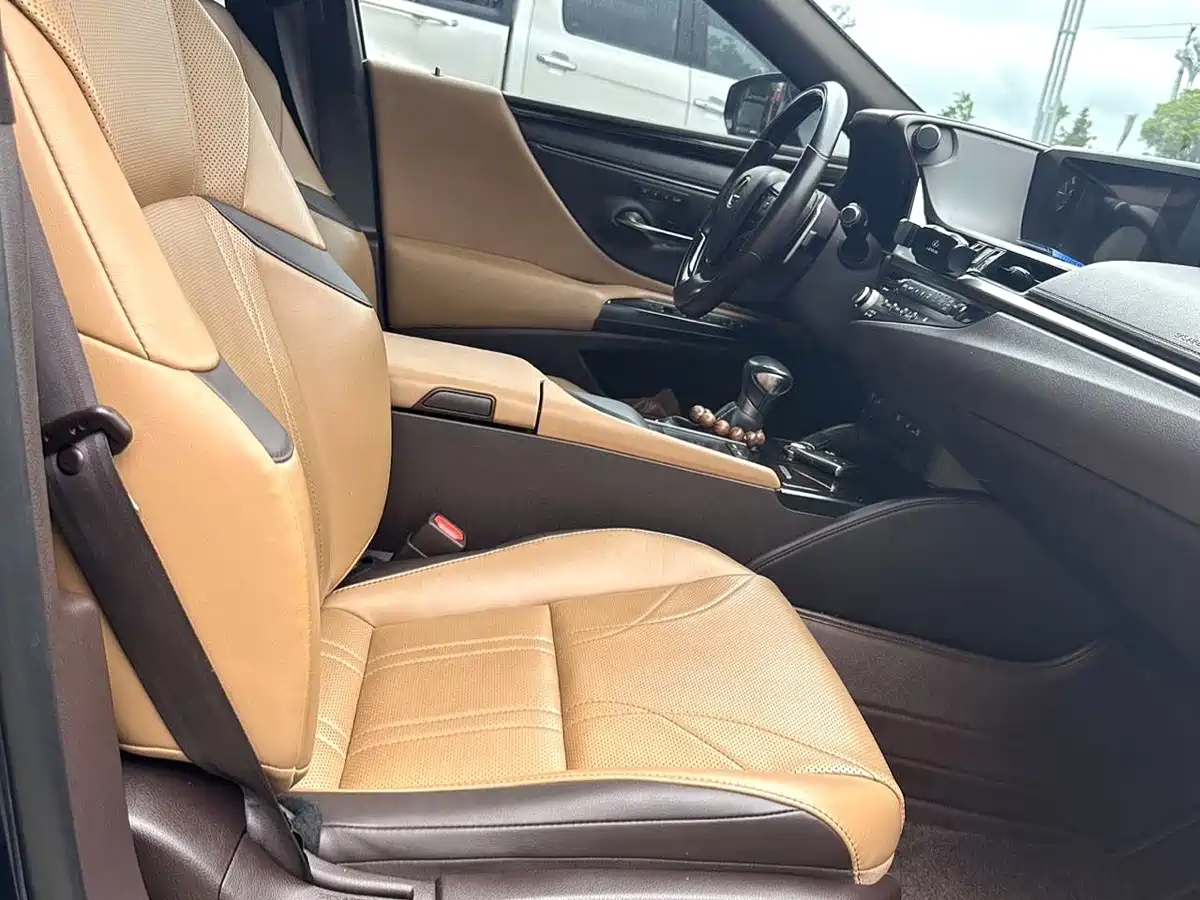 Фото 4 - Lexus ES
