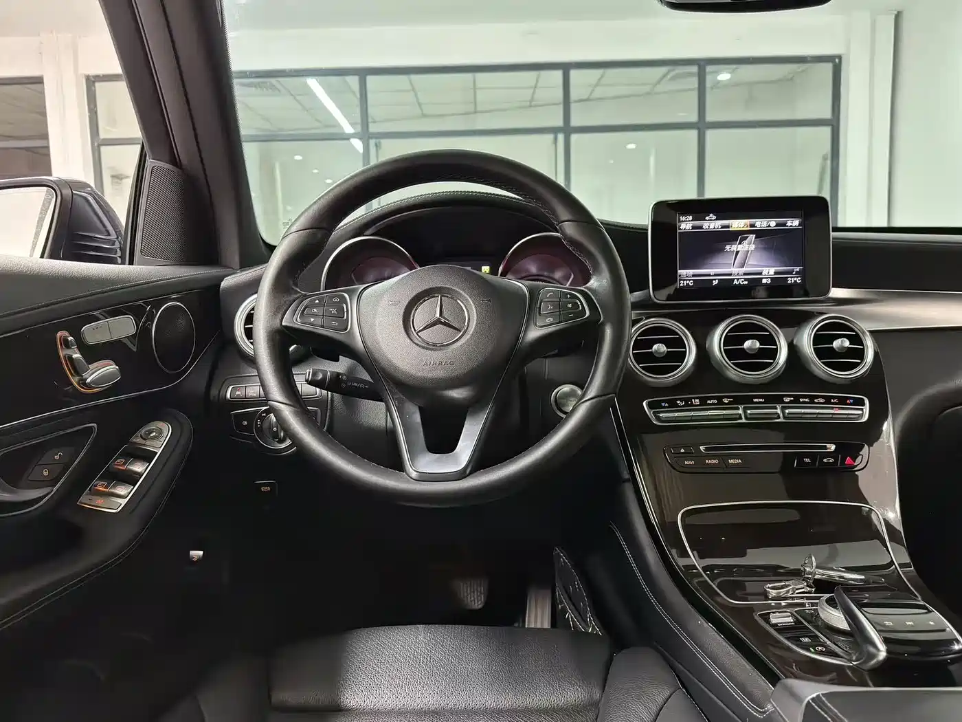 Mercedes-Benz GLC 2018 GLC 260 4MATIC Luxury фото 6
