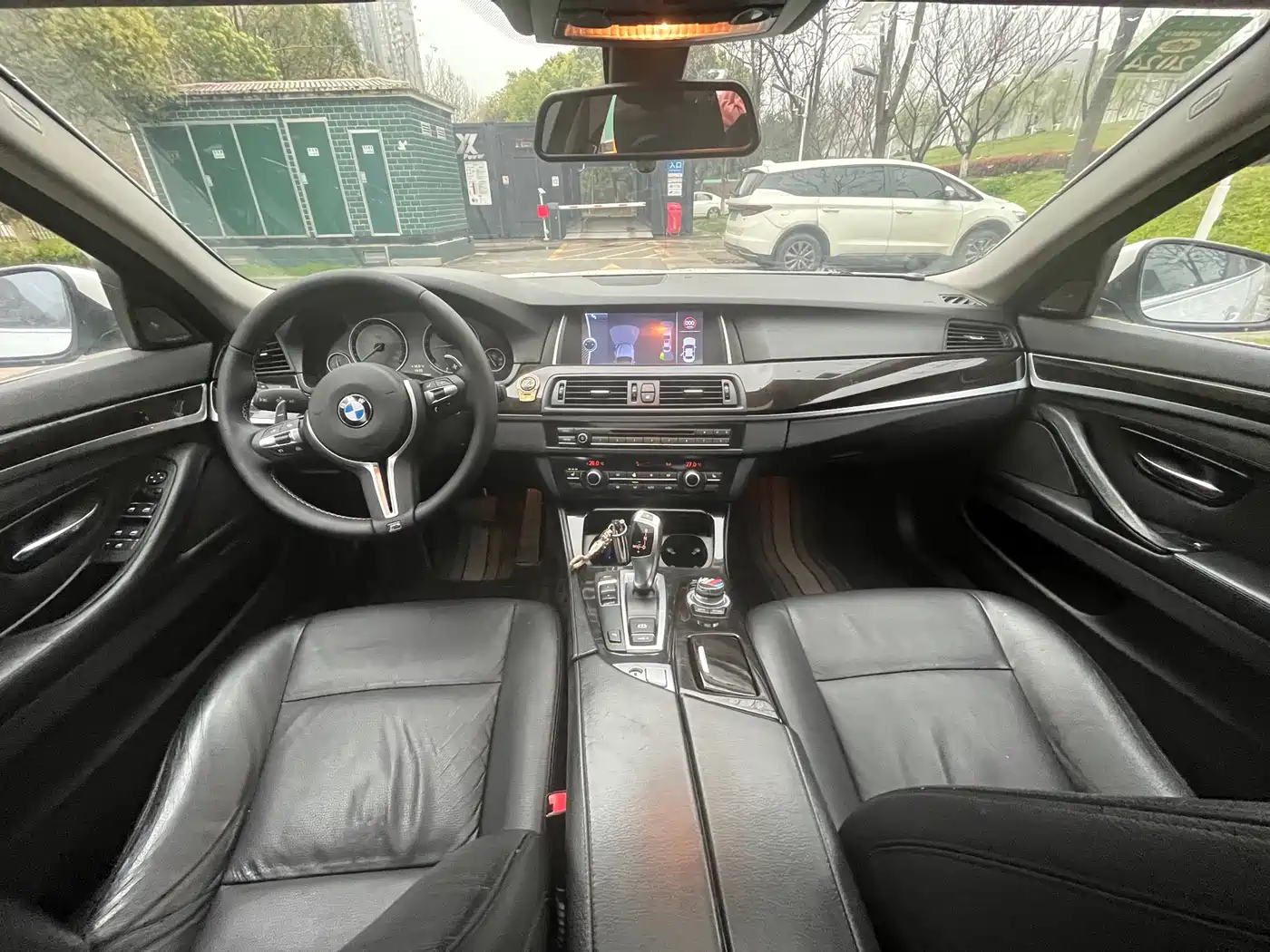 BMW 5 Series 2014 525Li Leading фото 14