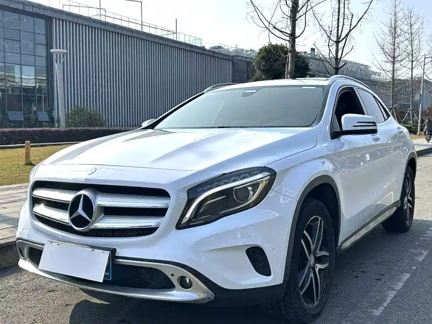 Mercedes-Benz GLA 2016 GLA 220 4MATIC Fashion