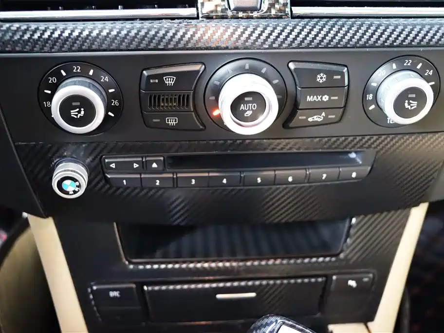BMW 5 Series 2010 520Li Leading фото 18
