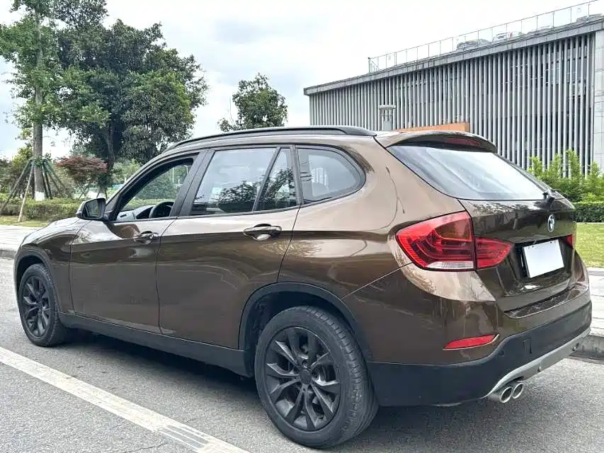 BMW X1 2014 sDrive18i Fashion Edition фото 2