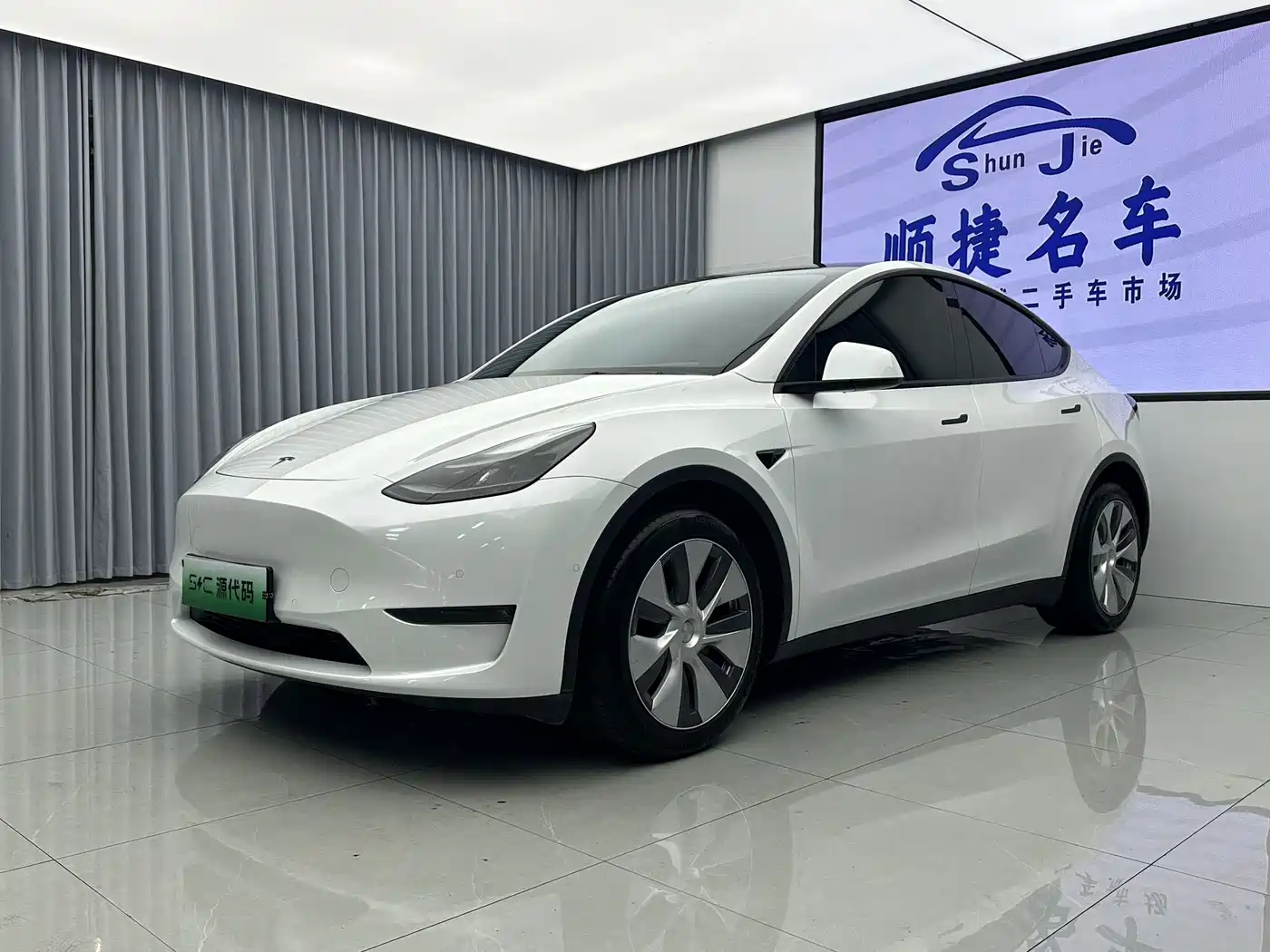 TESLA MODEL Y