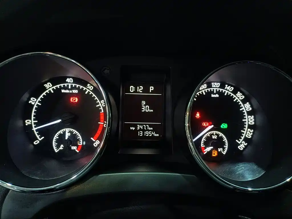 Škoda Yeti 2016 1.4TSI DSG Forward Edition фото 12
