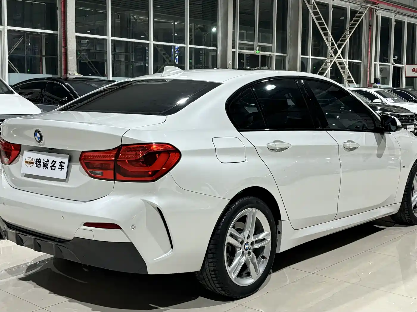 BMW 1 Series 2019 118i M Sport Package фото 4