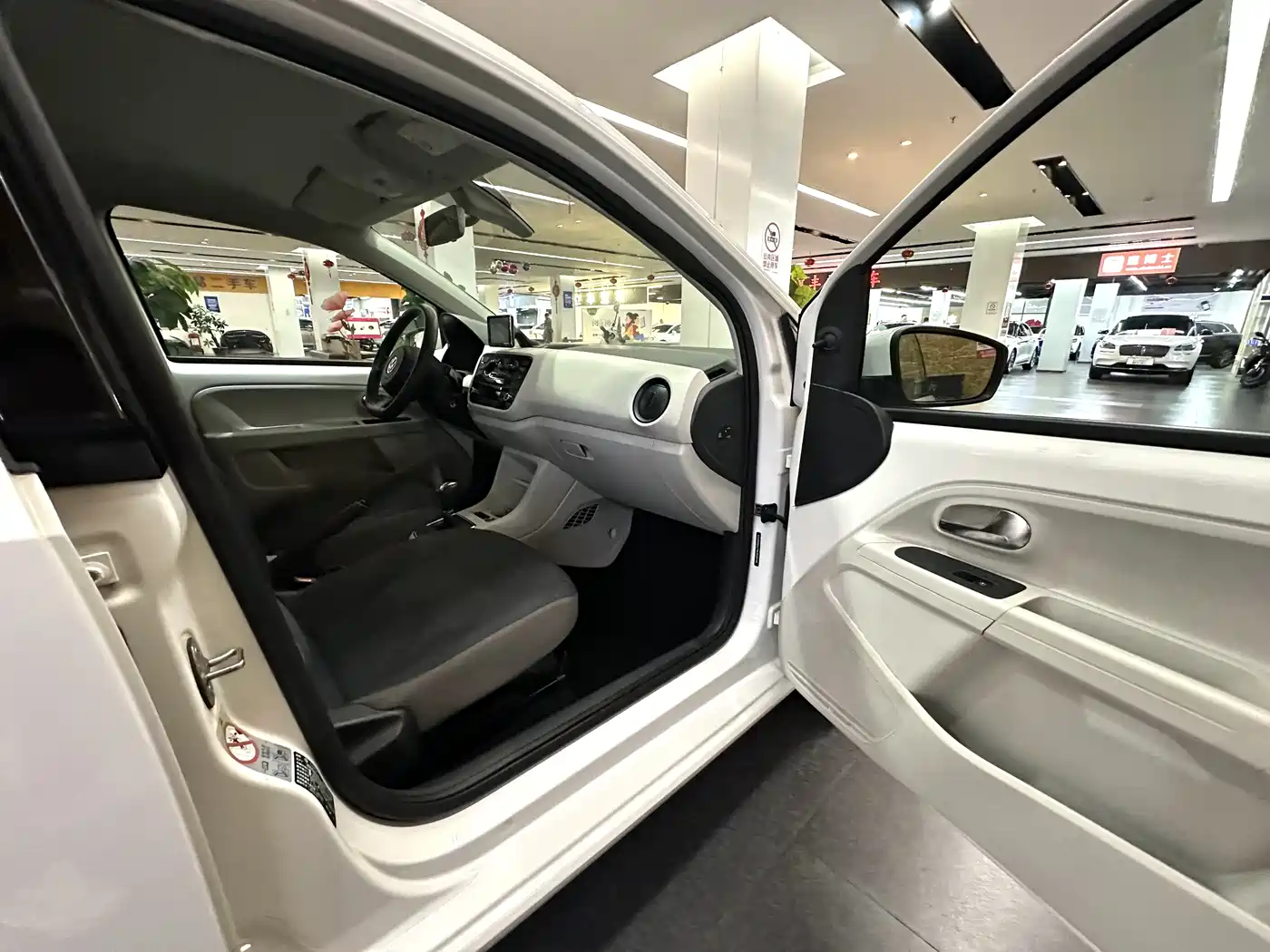 Фото 20 - Volkswagen up!