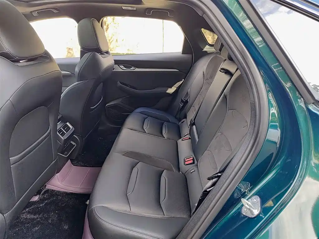 Фото 8 - Geely Preface