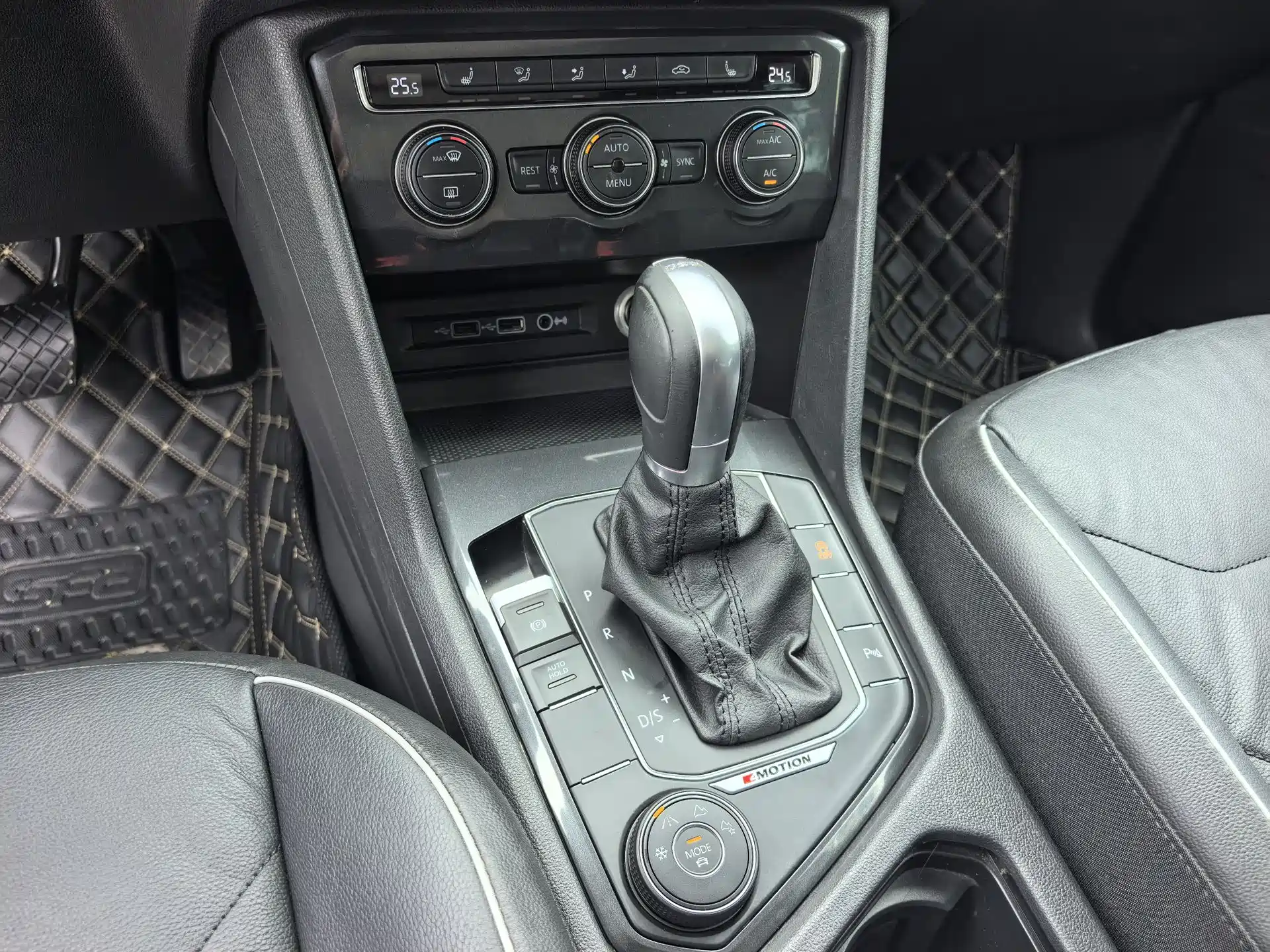 صورة 11 - Volkswagen Tiguan