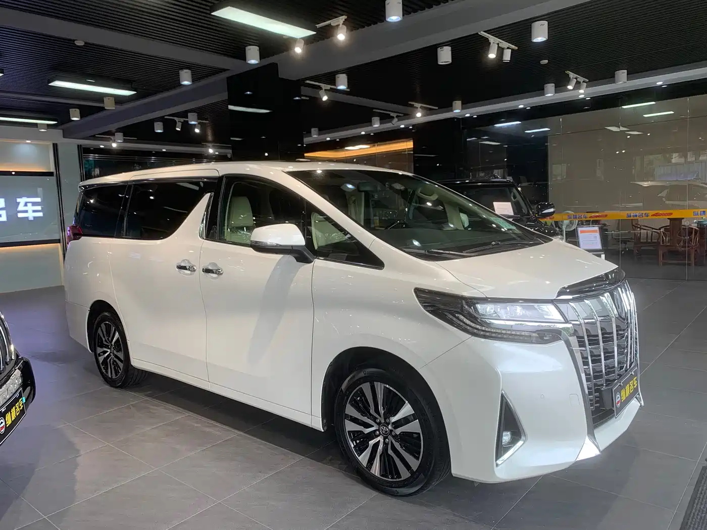 Toyota Alphard 2018 Facelift 3.5L Luxury Edition фото 3