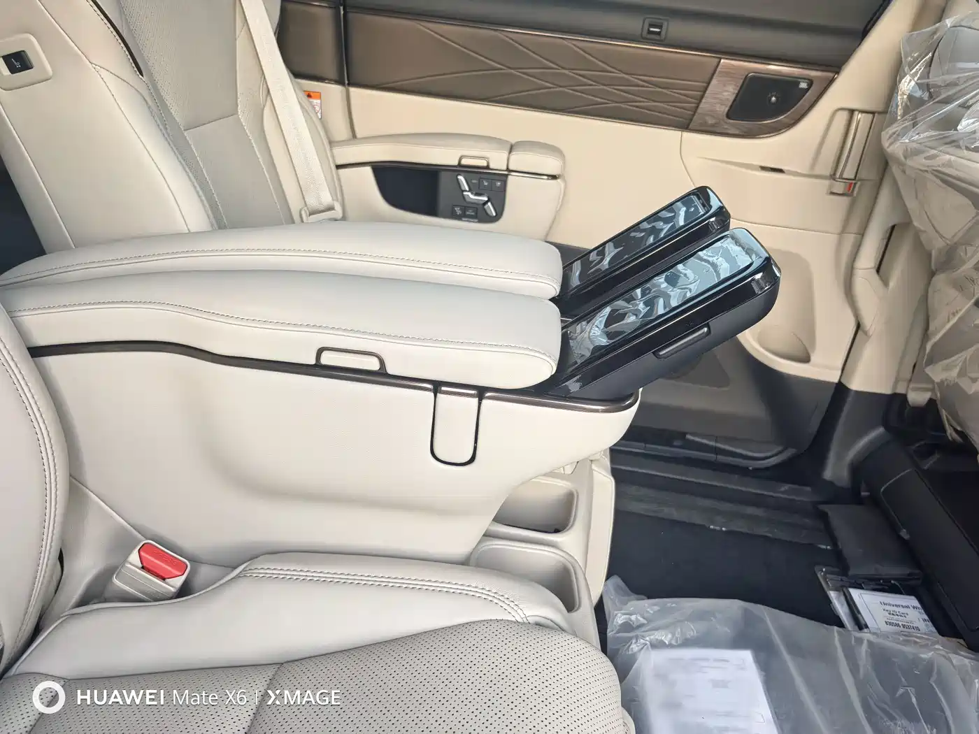 Toyota Alphard 2024 Hybrid 2.5L Ultimate Enjoyment Edition фото 22