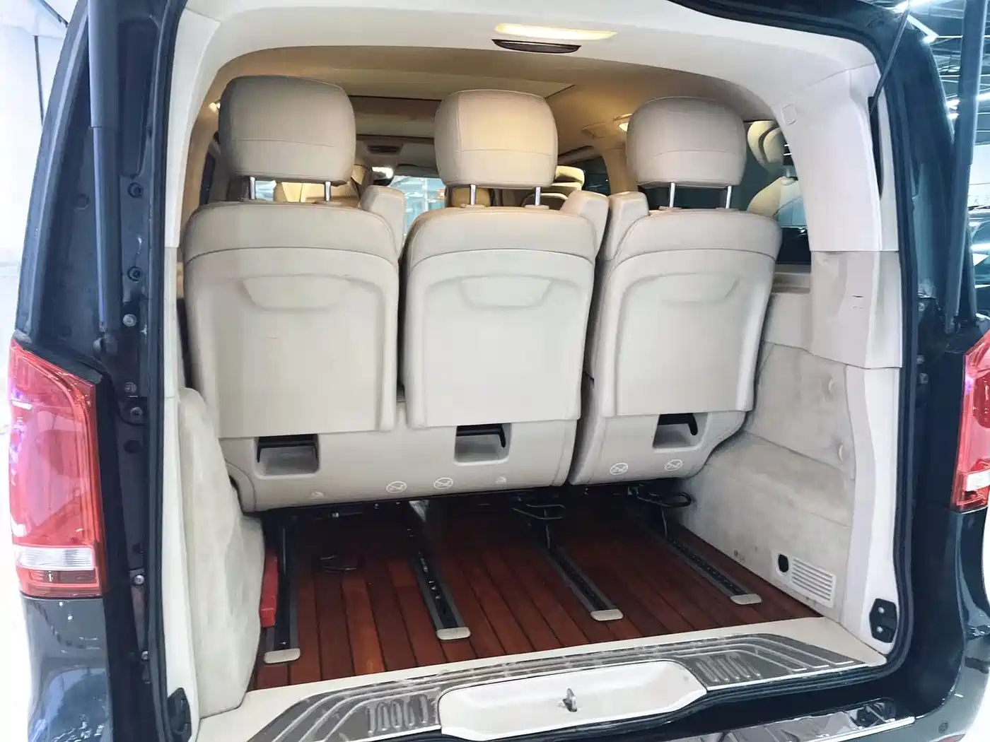 Mercedes-Benz V-Class 2020 Model V 260 L Long Wheelbase Luxury фото 13