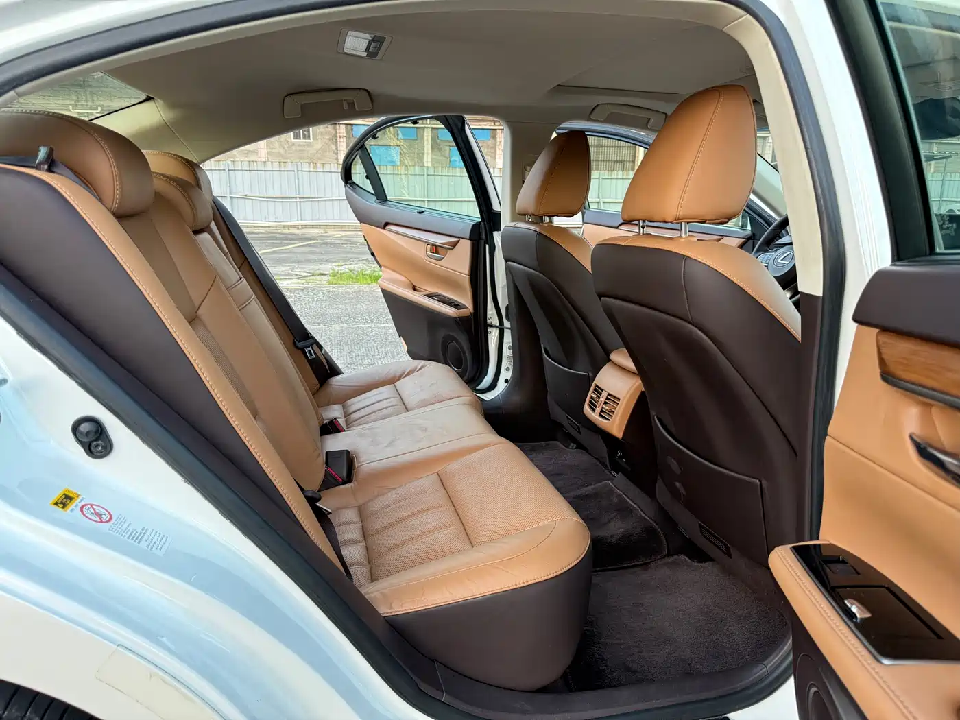 Фото 8 - Lexus ES