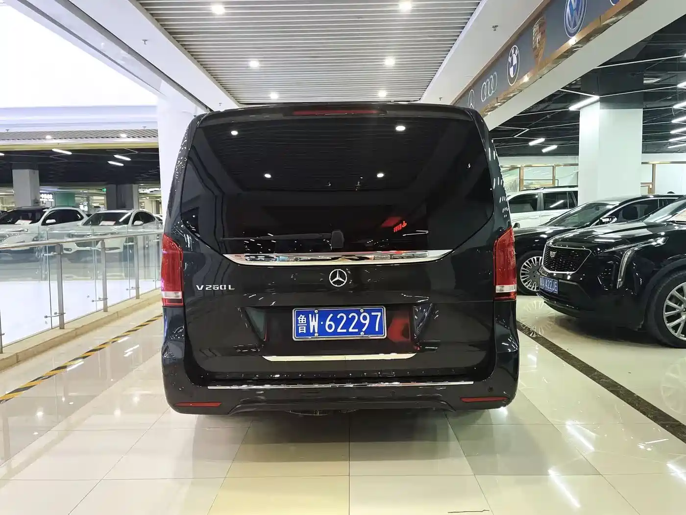 Mercedes-Benz V-Class 2020 Model V 260 L Long Wheelbase Luxury фото 5