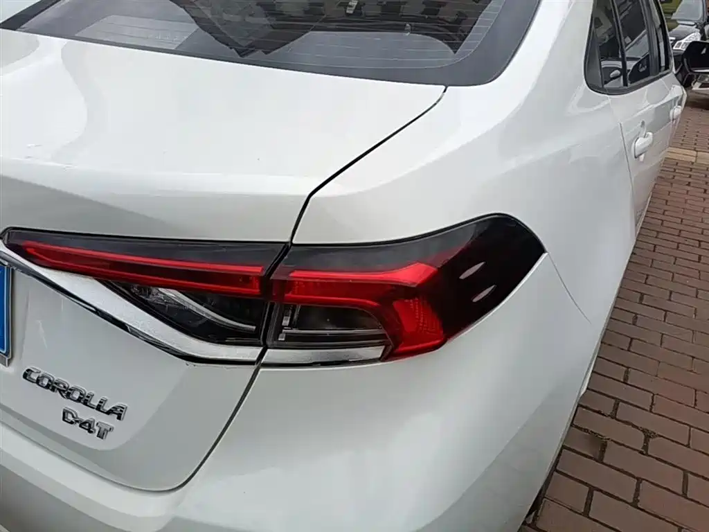 Toyota Corolla 2019 1.2T S-CVT GL Pioneer Edition фото 8