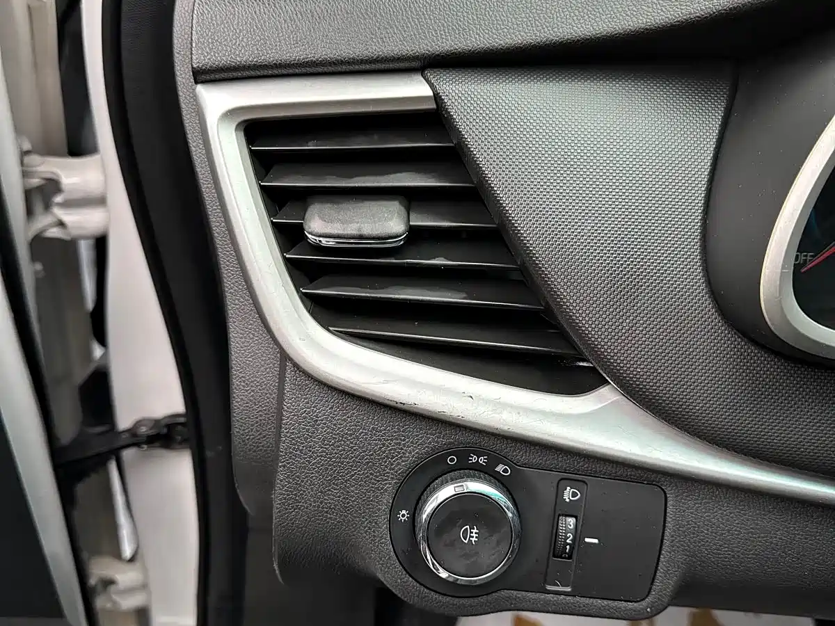 Chevrolet Cavalier 2018 320 Auto Enjoy Sunroof Edition фото 10