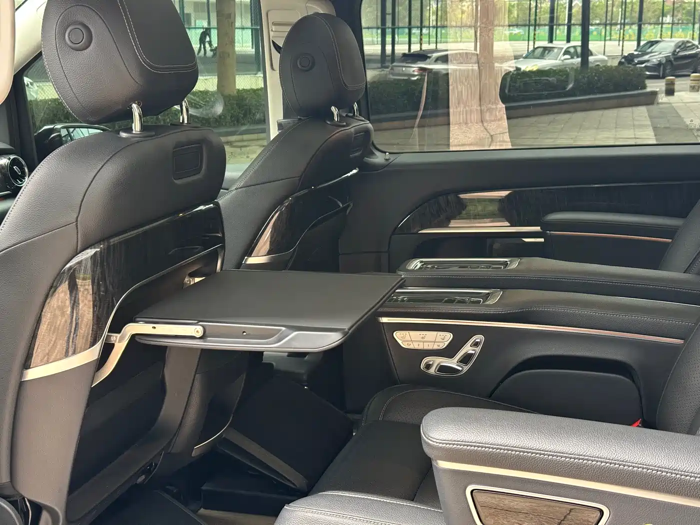 Mercedes-Benz V-Class 2020 Model V 260 L Long Wheelbase Luxury фото 14