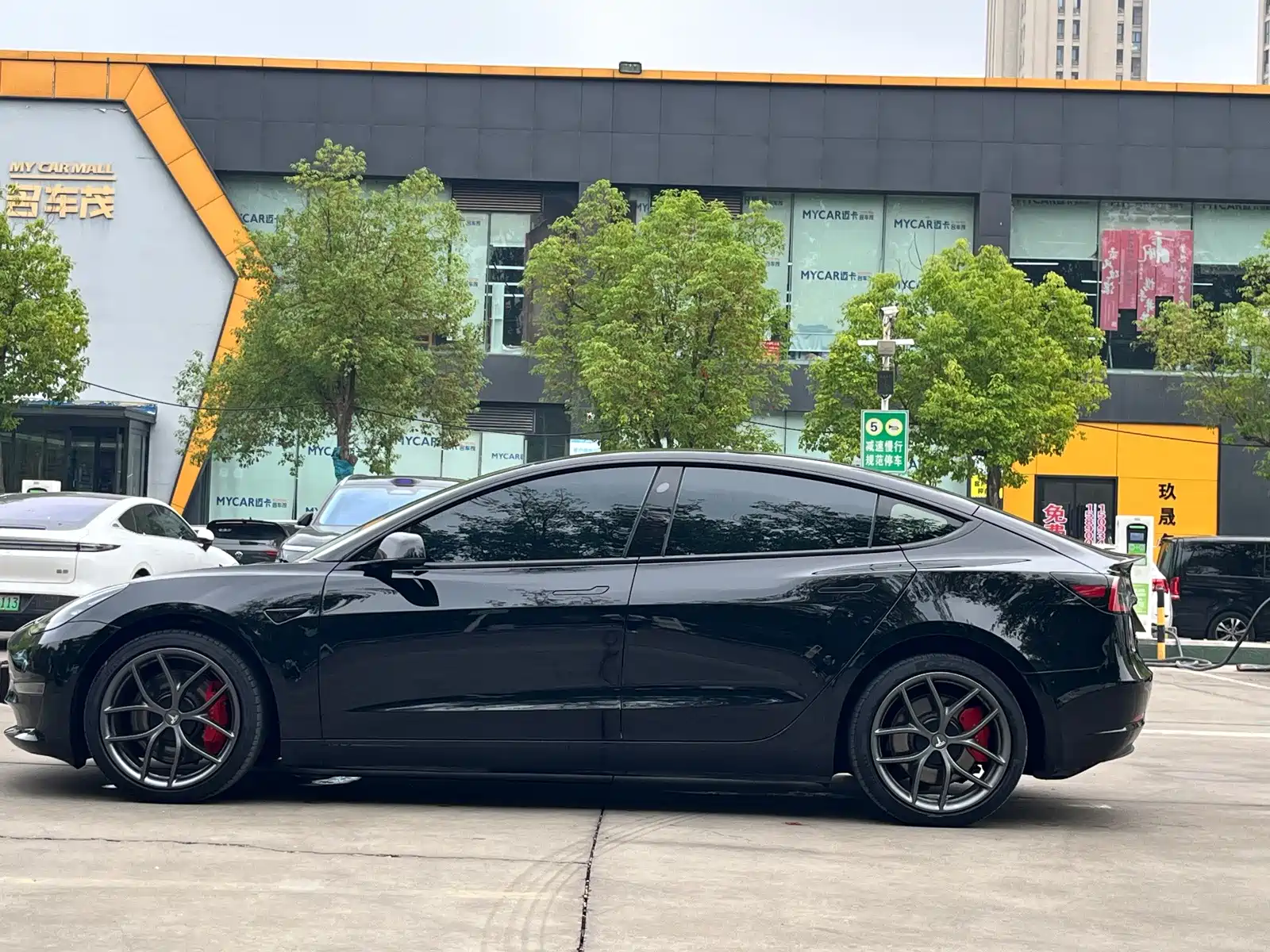 Фото 5 - Tesla Model 3