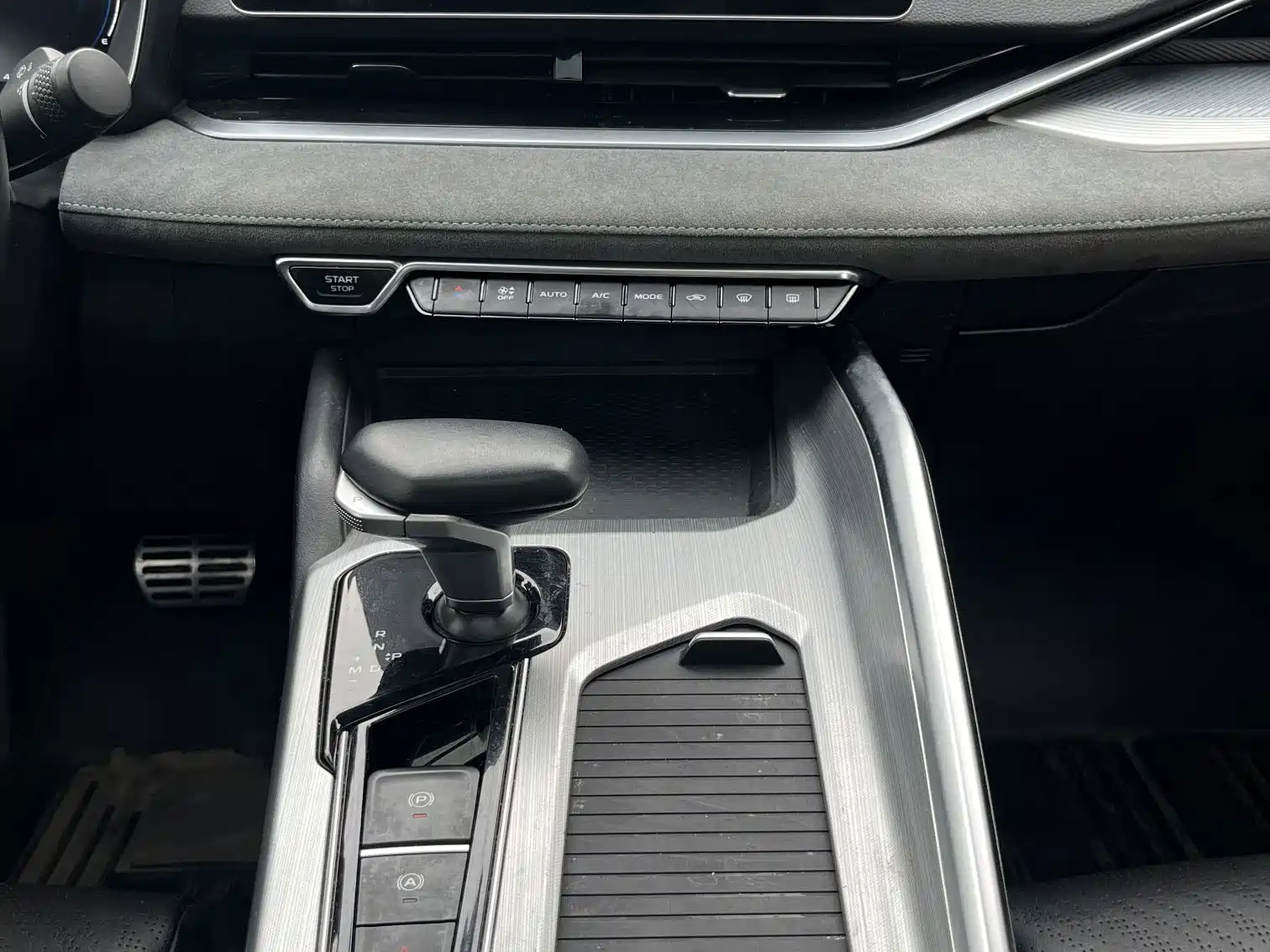 Фото 8 - Geely Preface