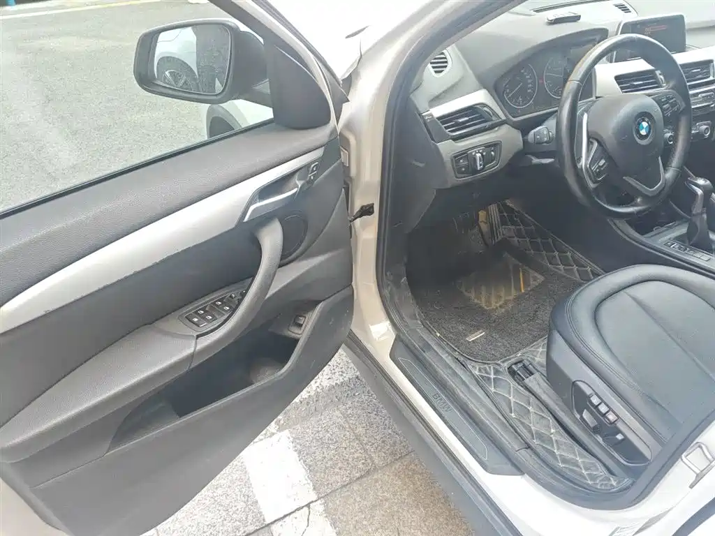BMW X1 2016 sDrive18Li Premium Model фото 12