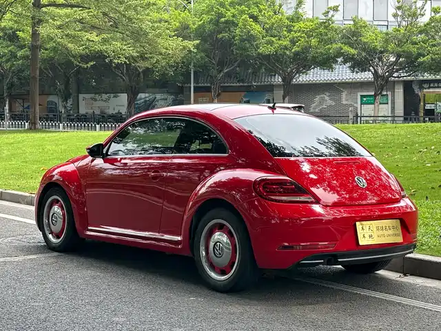 Volkswagen Beetle 2018 180TSI Charming Red Edition — фото 4